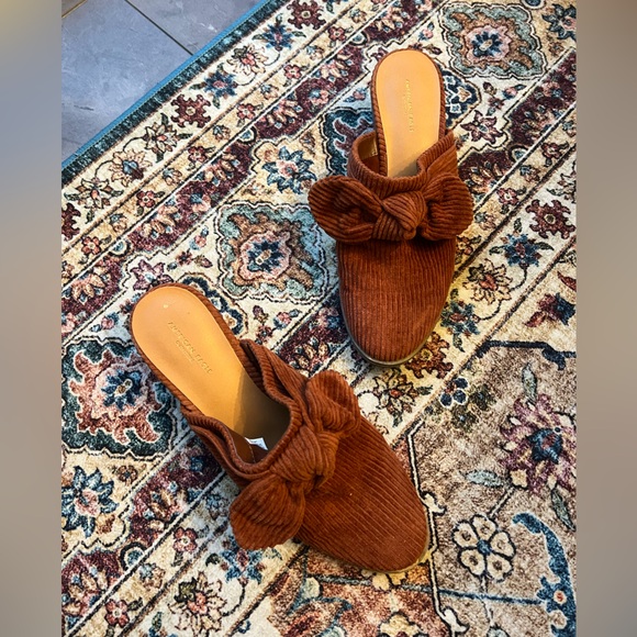 EUC American Eagle brown corduroy bow heeled slide mules, size 8 - Picture 2 of 7